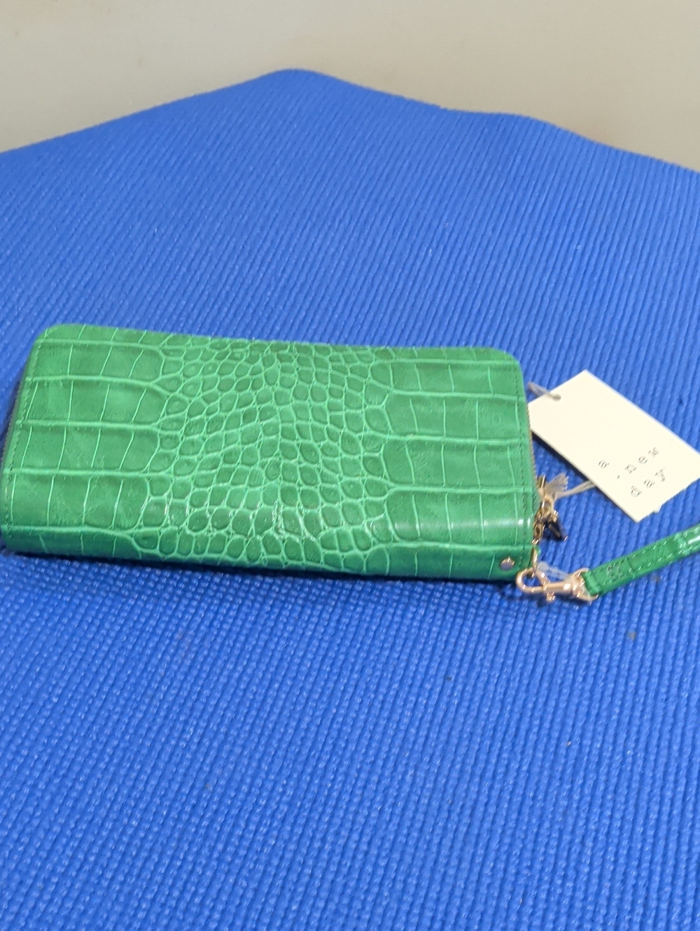 Green Croc-Embossed Wristlet Wallet - Unbranded
